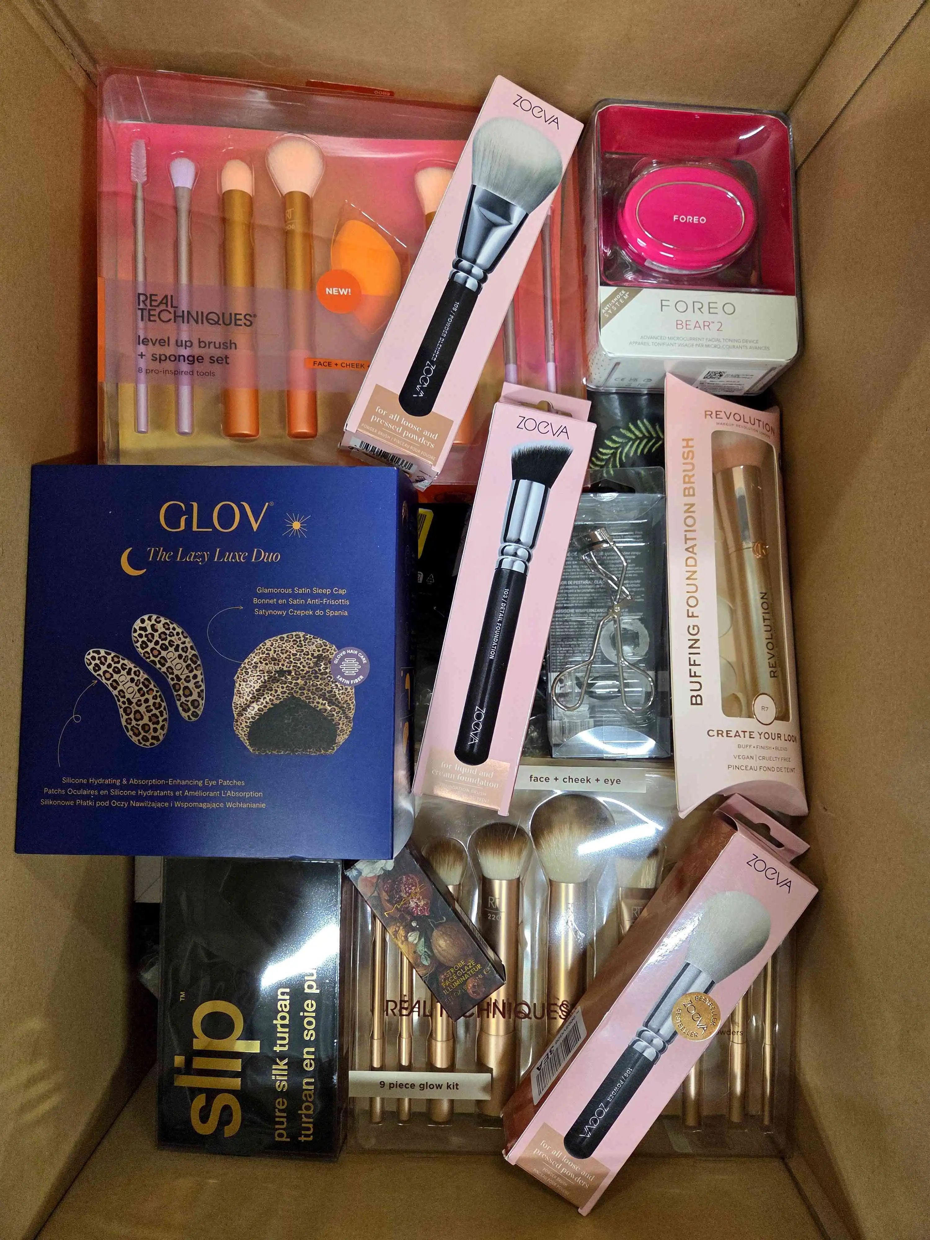 BC167 3 The picture shows a package with accessories in the category BC.