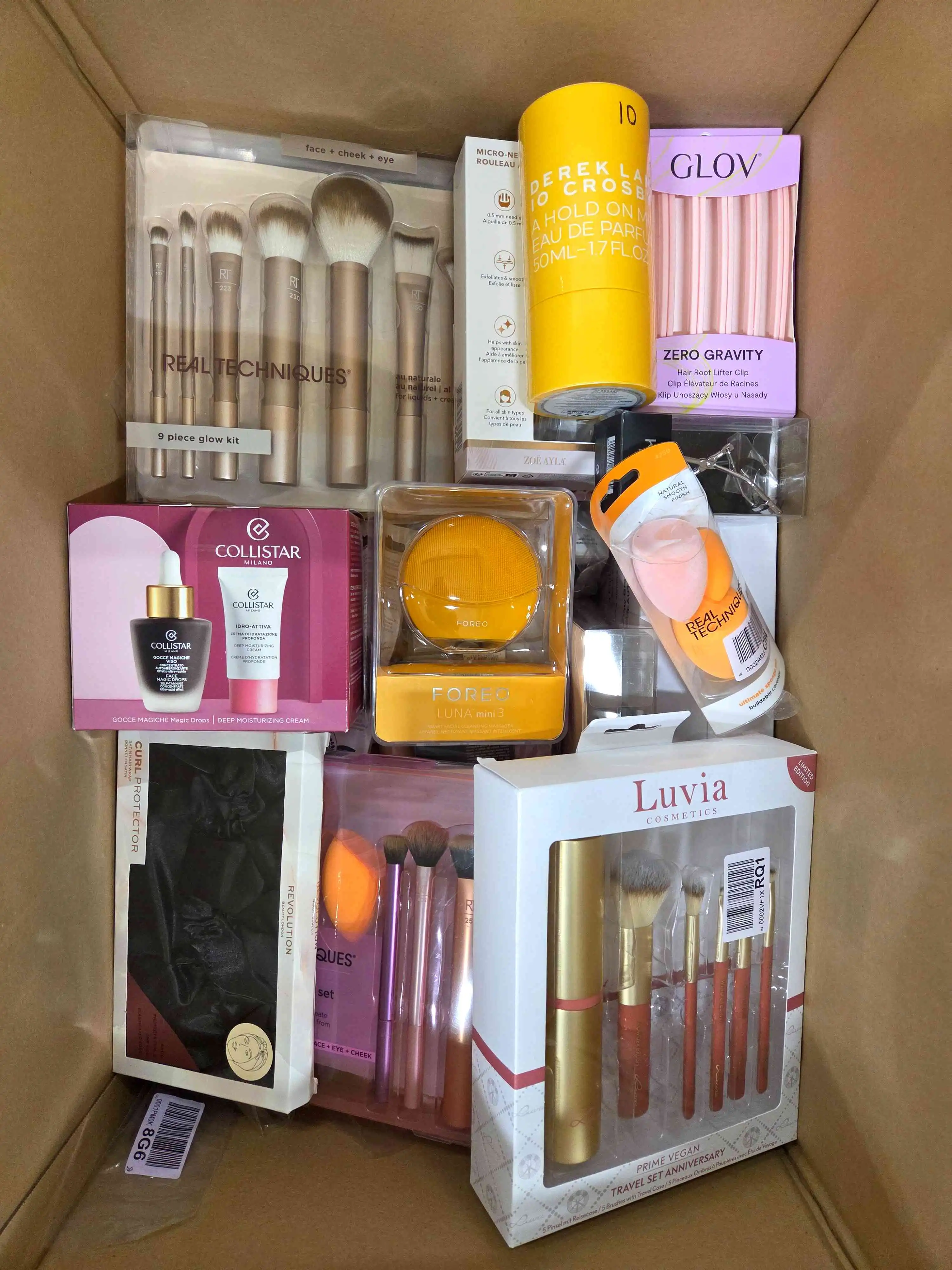 BC169 3 The picture shows a package with accessories in the category BC.