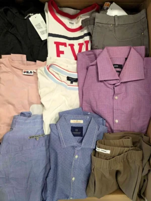 The photo shows a package with clothing in the category U.