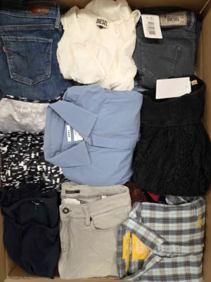 The photo shows a package with clothing in the category U.