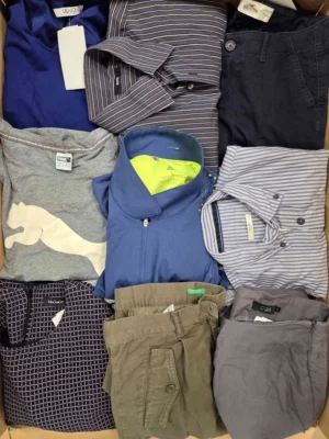The photo shows a package with clothing in the category U.