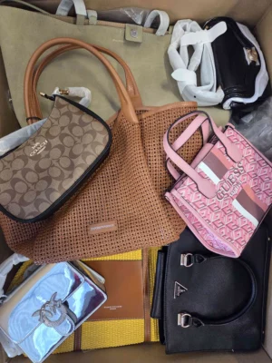 The picture shows a package with accessories in the category HB.