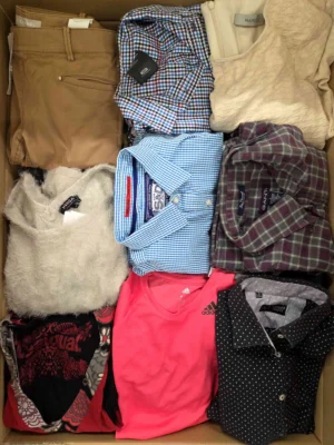 The photo shows a package with clothing in the category U.