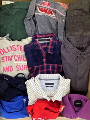 The photo shows a package with clothing in the category U.