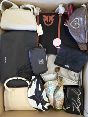 The picture shows a package with accessories in the category HB.