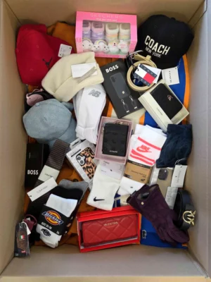 The picture shows a package with accessories in the category AB.