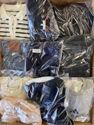 The photo shows a package with clothing in the category C.