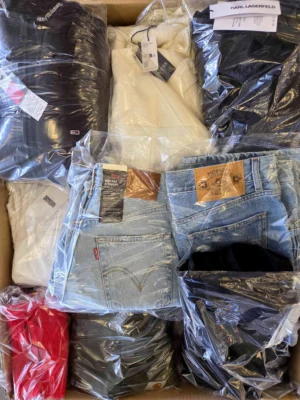 The photo shows a package with clothing in the category C.