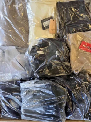 The photo shows a package with clothing in the category C.