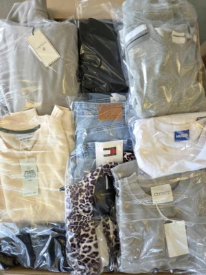 The photo shows a package with clothing in the category C.