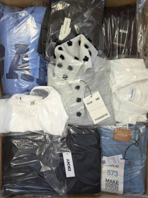 The photo shows a package with clothing in the category C.