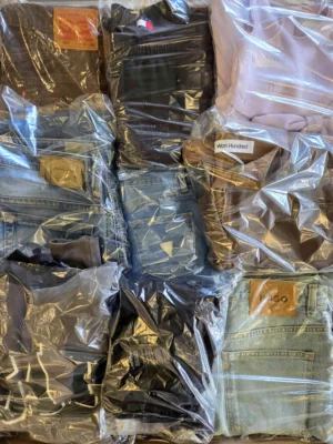 The photo shows a package with clothing in the category C.