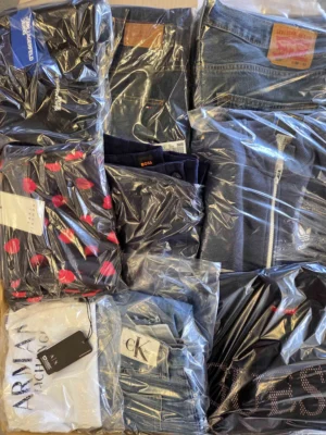 The photo shows a package with clothing in the category C.