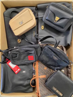 The picture shows a package with accessories in the category HD.
