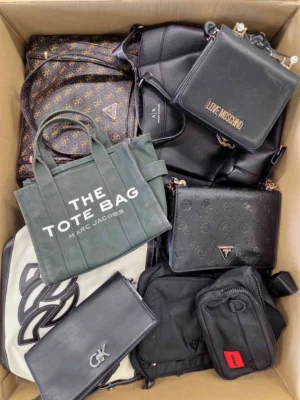 The picture shows a package with accessories in the category HD.