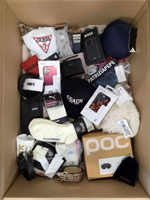 The picture shows a package with accessories in the category AB.