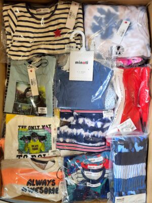 The photo shows a package with clothing in the category N.