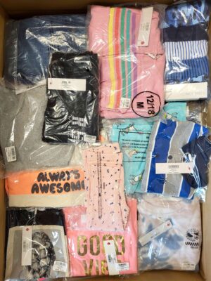 The photo shows a package with clothing in the category N.