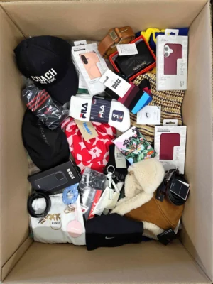 The picture shows a package with accessories in the category AB.