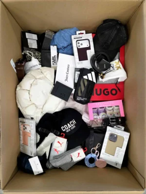 The picture shows a package with accessories in the category AB.