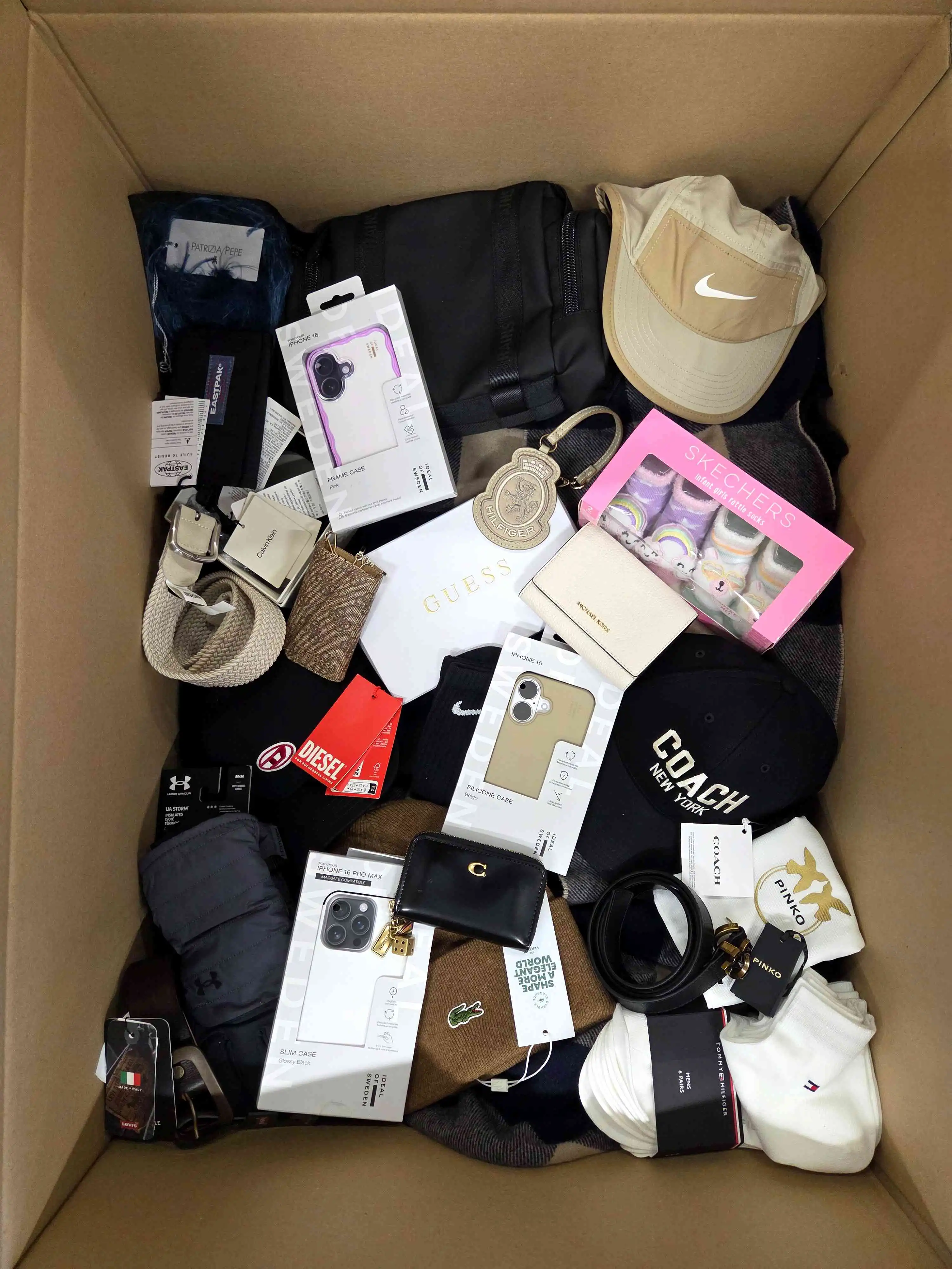 AB246 3 The picture shows a package with accessories in the category AB.