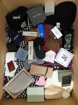 The picture shows a package with accessories in the category AA.