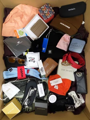 The picture shows a package with accessories in the category AA.