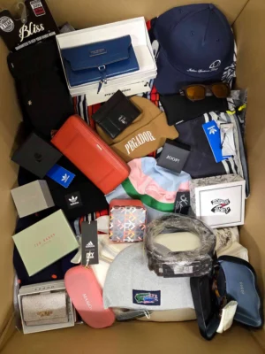 The picture shows a package with accessories in the category AA.