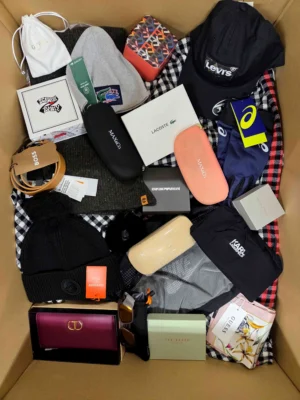 The picture shows a package with accessories in the category AA.