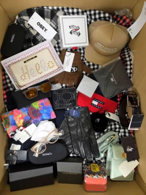The picture shows a package with accessories in the category AA.