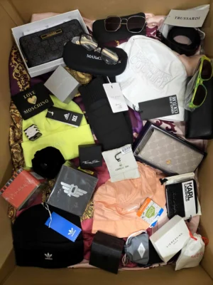 The picture shows a package with accessories in the category AA.