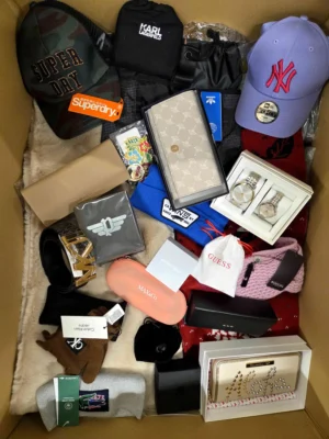The picture shows a package with accessories in the category AA.