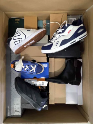 The photo shows a package with footwear in the category BS.