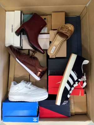 The photo shows a package with footwear in the category BS.