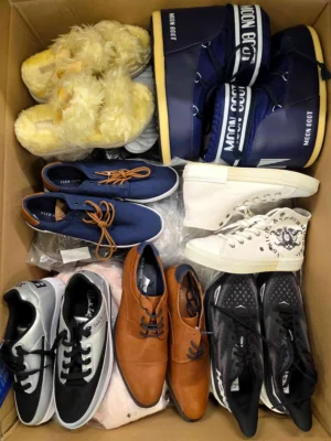 The photo shows a package with footwear in the category BSU.