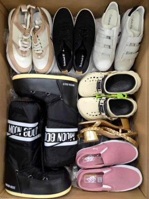 The photo shows a package with footwear in the category BSU.