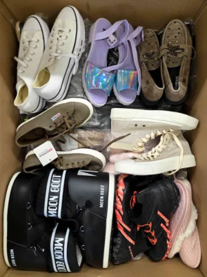 The photo shows a package with footwear in the category BSU.
