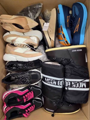 The photo shows a package with footwear in the category BSU.