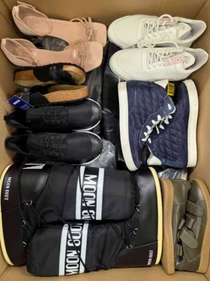 The photo shows a package with footwear in the category BSU.