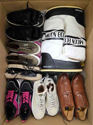 The photo shows a package with footwear in the category BSU.