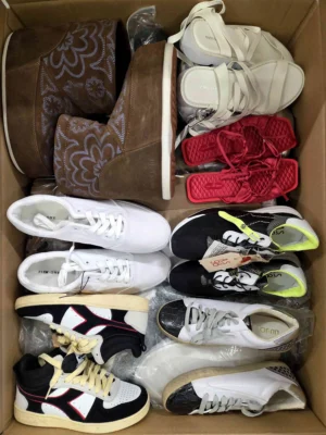 The photo shows a package with footwear in the category BSU.