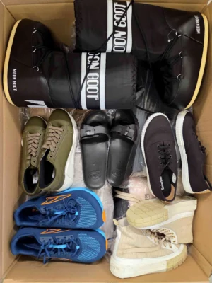 The photo shows a package with footwear in the category BSU.
