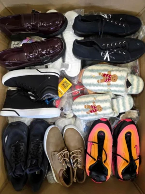 The photo shows a package with footwear in the category BSU.