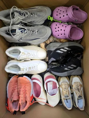 The photo shows a package with footwear in the category BSU.