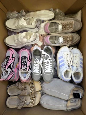 The photo shows a package with footwear in the category BSU.
