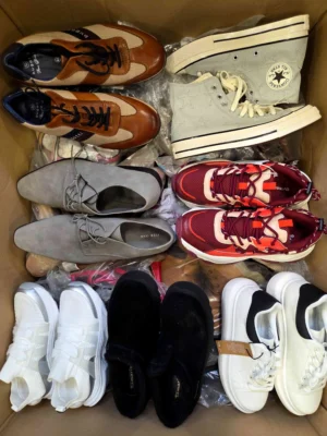 The photo shows a package with footwear in the category BSU.