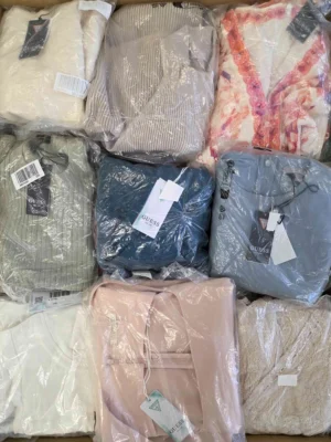 The photo shows a package with clothing in the category B.
