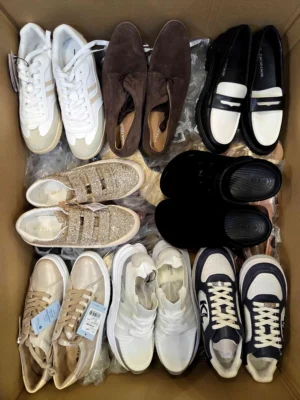 The photo shows a package with footwear in the category BSU.