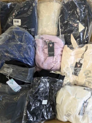 The photo shows a package with clothing in the category B.