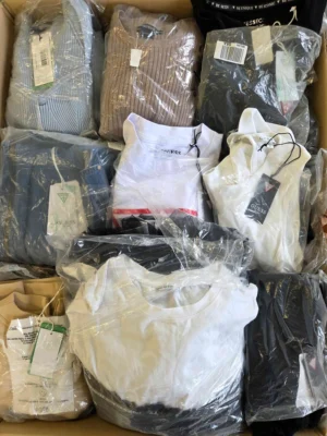 The photo shows a package with clothing in the category B.